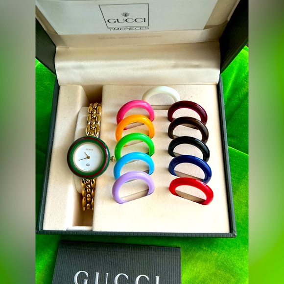 Beautiful DRESSY GUCCI watch w/ change bezels 💚❤️🖤💙🤍💛🧡 - Picture 11 of 12